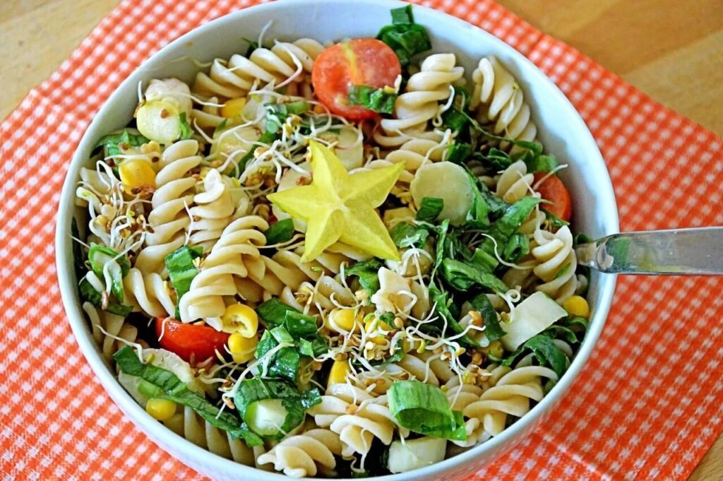 5 summer camp lunch recipes like this amazing pasta salad. 