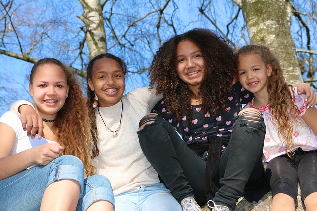 summer camps for Teens and tweens a picture of 4 tween girls together 