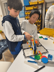 Magikid_Students_Build_VEX_Robotics